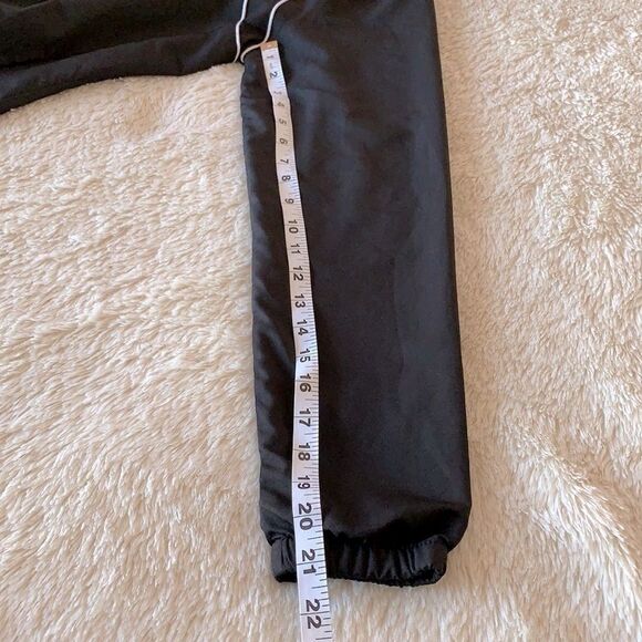 Reebok black and white fitted jacket woman’s size medium - Picture 13 of 16